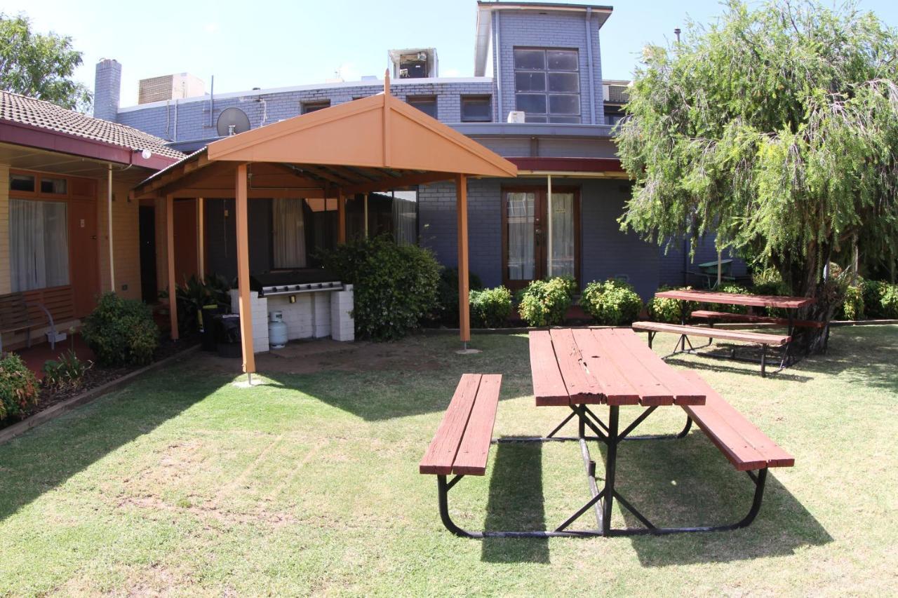 Townhouse Motel Cowra Εξωτερικό φωτογραφία