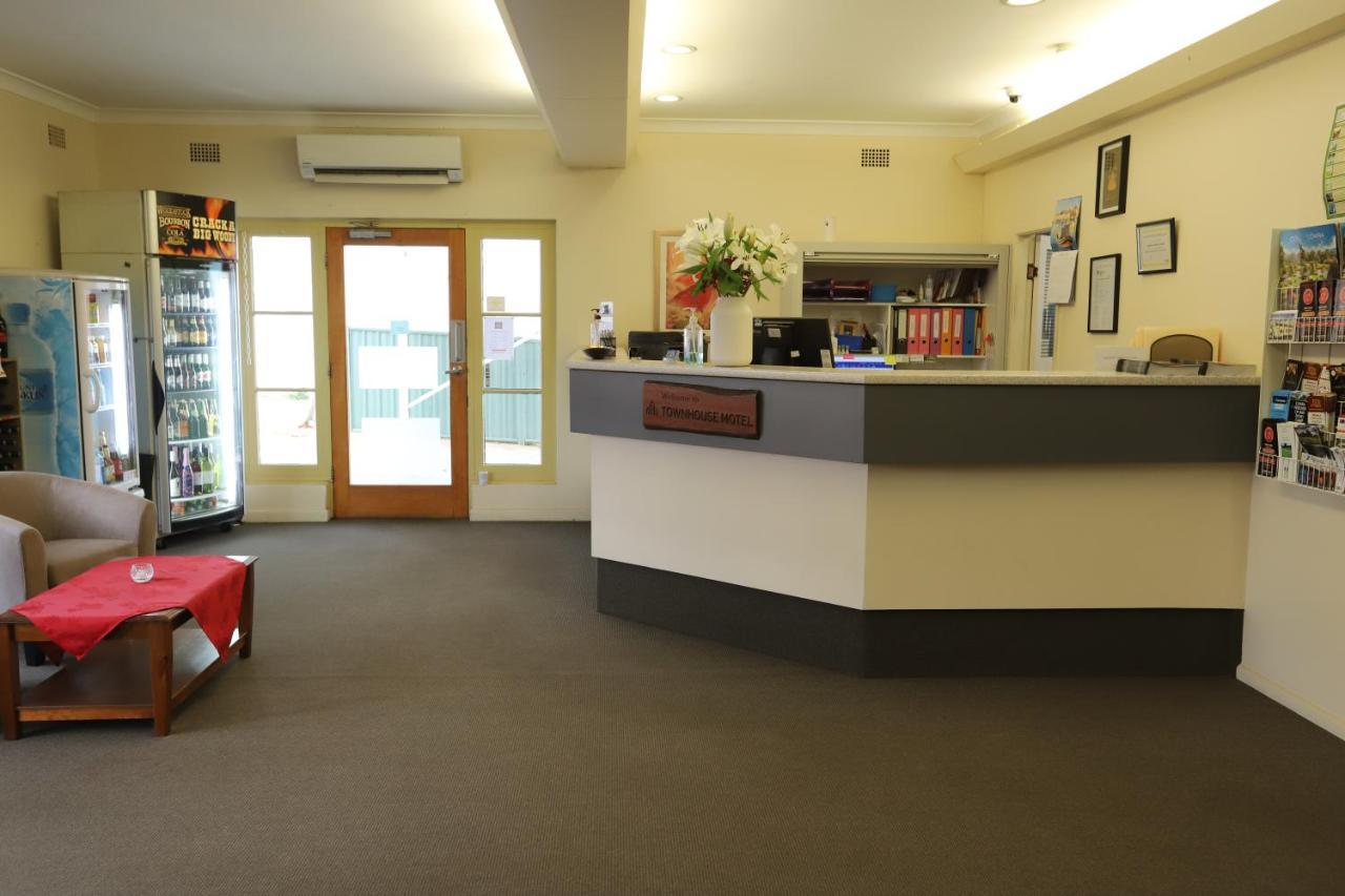 Townhouse Motel Cowra Εξωτερικό φωτογραφία