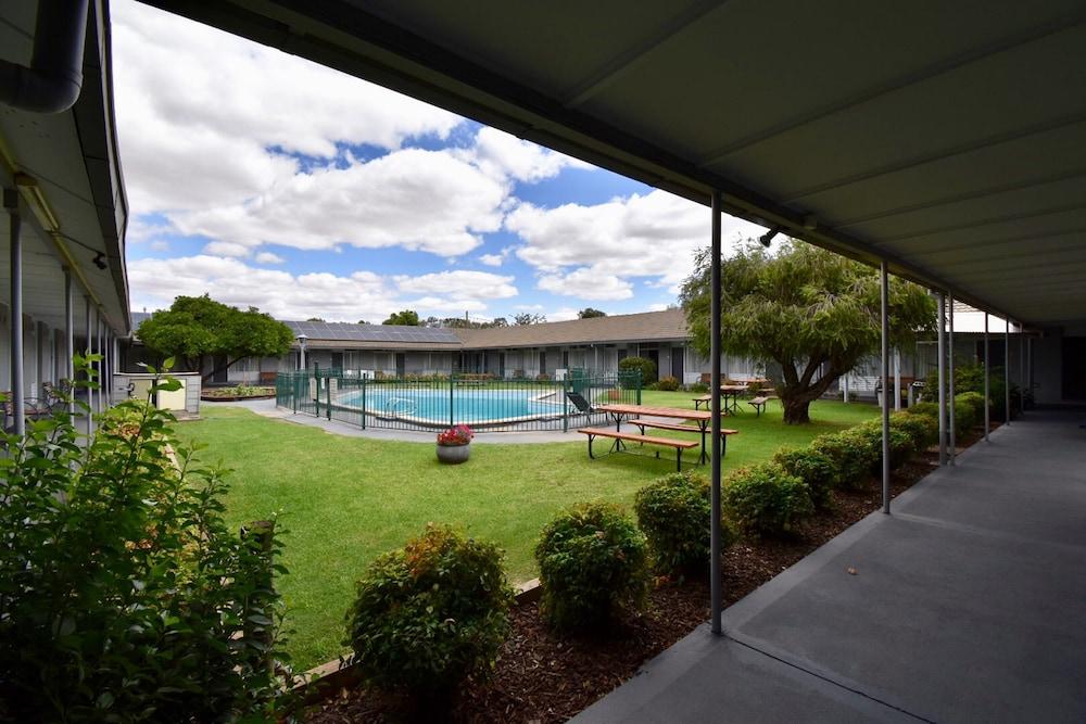 Townhouse Motel Cowra Εξωτερικό φωτογραφία