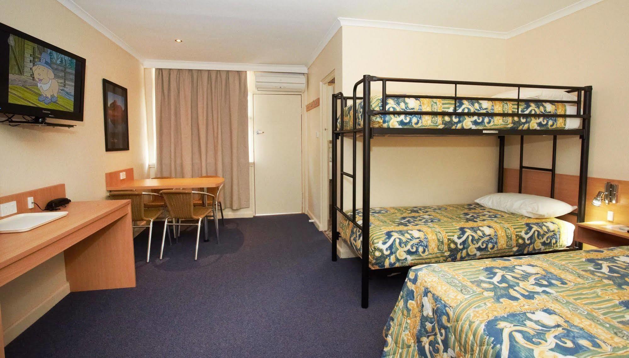Townhouse Motel Cowra Εξωτερικό φωτογραφία