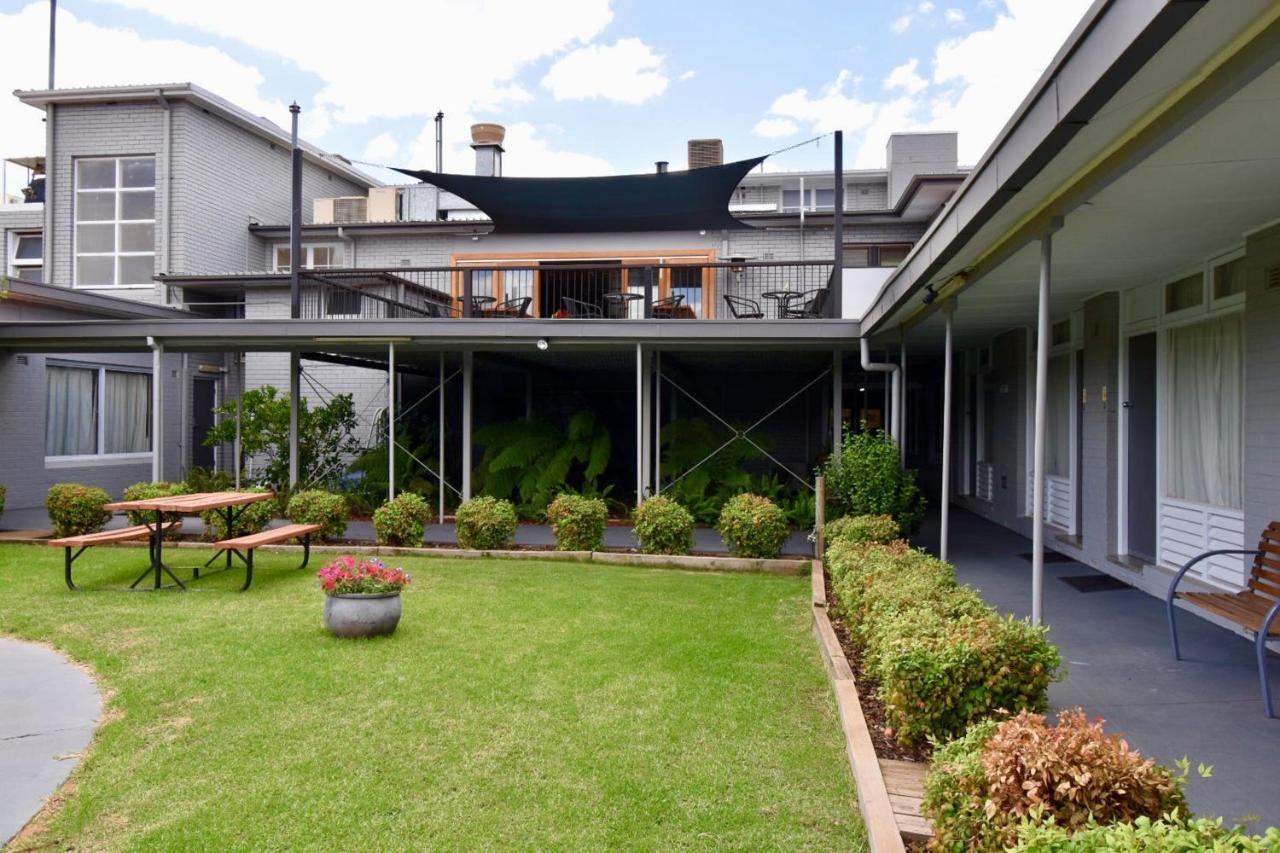 Townhouse Motel Cowra Εξωτερικό φωτογραφία