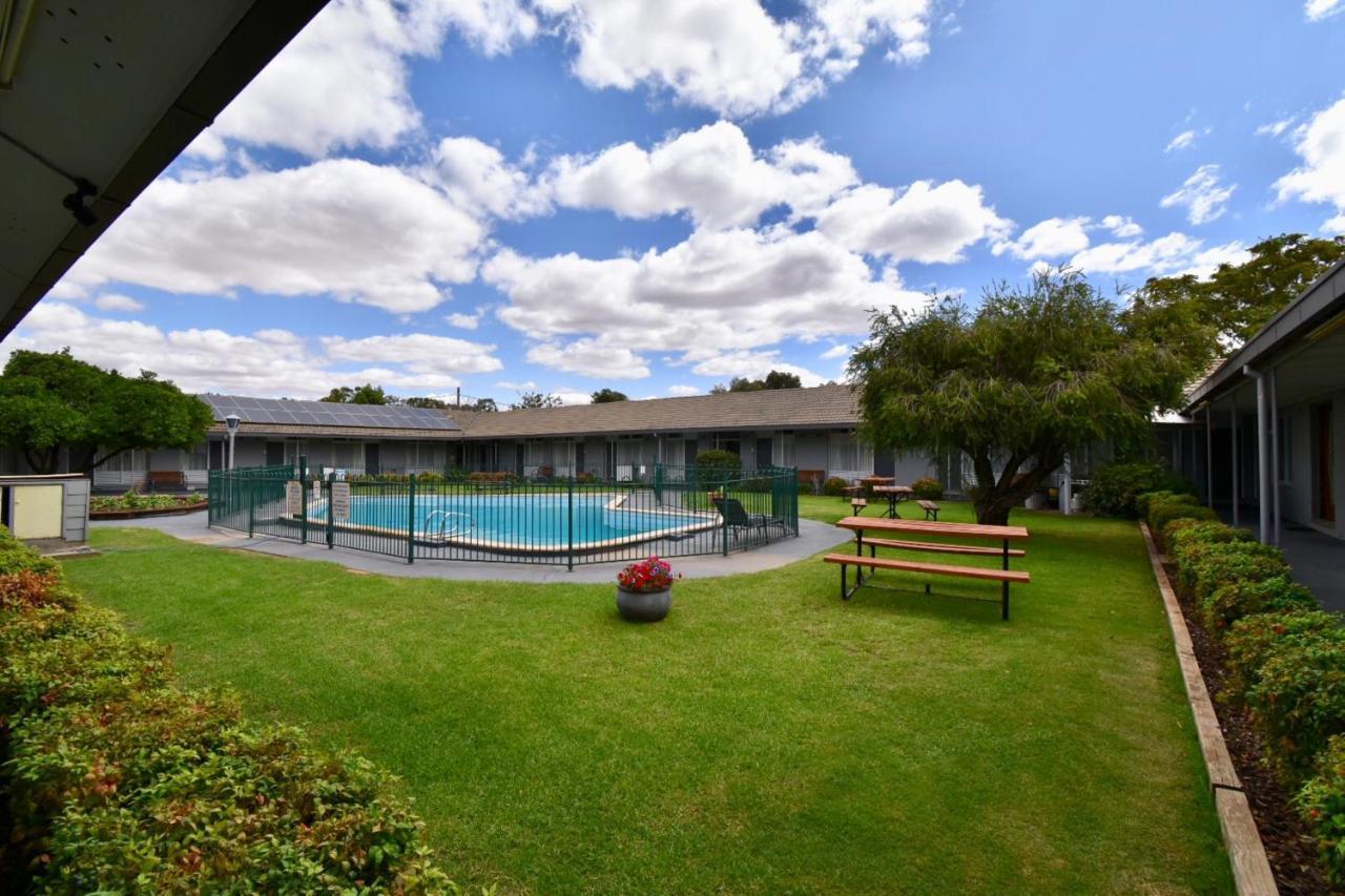 Townhouse Motel Cowra Εξωτερικό φωτογραφία
